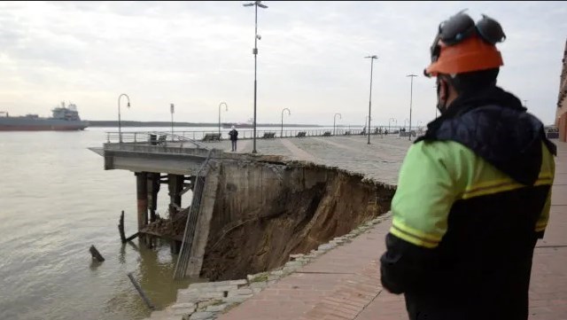 Se desmoronó la barranca del Parque España y podría extenderse. ¿Qué determinaron los inspectores?