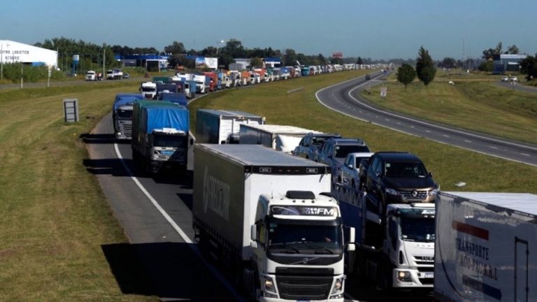 Preocupadas: Grandes empresas piden a las autoridades una solución a la protesta de camioneros