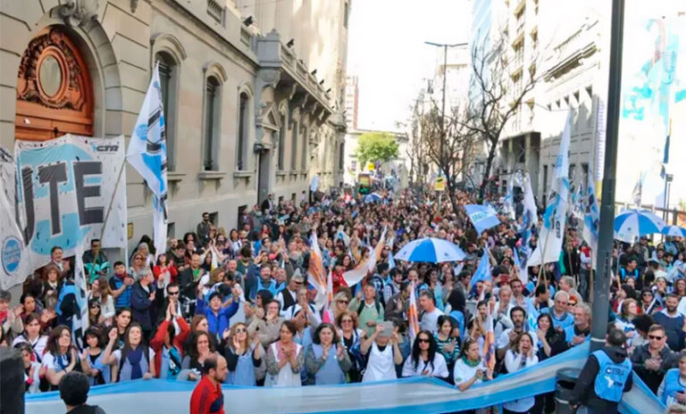 Sindicatos de la educación de CABA rechazarán en el centro porteño el cierre de varios profesorados