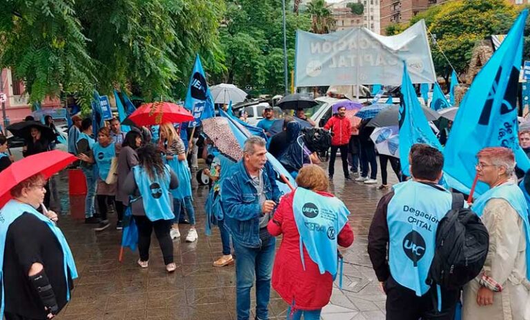 Paro de docentes cordobeses en reclamo por mejores salarios alcanzó el 90% de adhesión