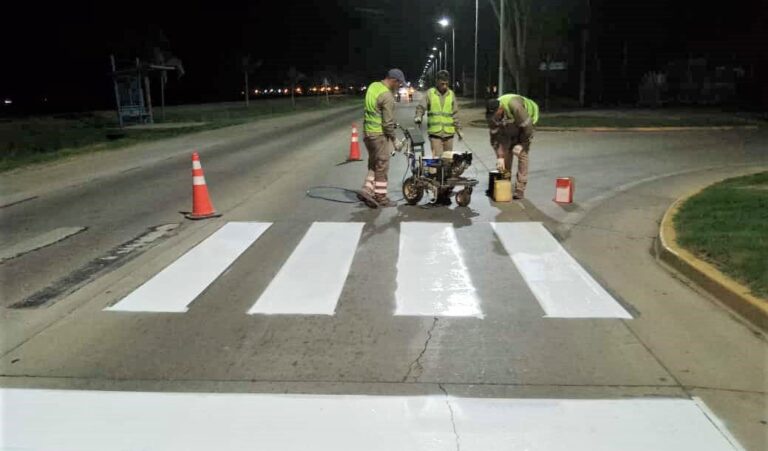 Timbúes: Vialidad marcó sendas peatonales en la Ruta 11