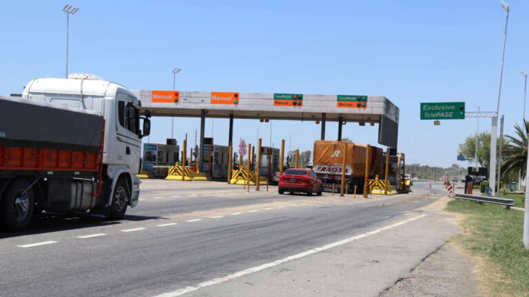 Paro en Autopista Rosario-Santa Fe: levantan barreras de peaje en protesta