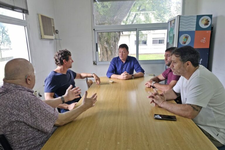 Raimundo recorrió la futura biorrefinería Santa Fe Bio, que se levanta en el predio de la histórica destilería de YPF Raimundo recorrió la futura biorrefinería Santa Fe Bio, que se levanta en el predio de la histórica destilería de YPF