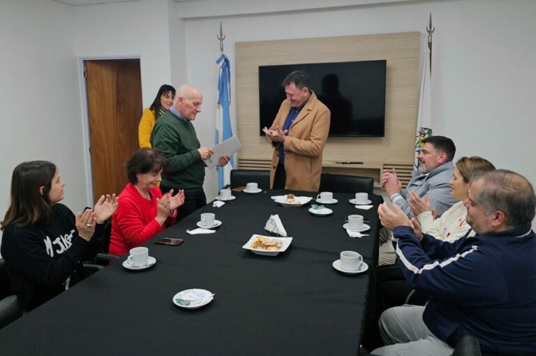 Raimundo distinguió a la familia Cavallo por los 50 años de trayectoria de Administración Orion